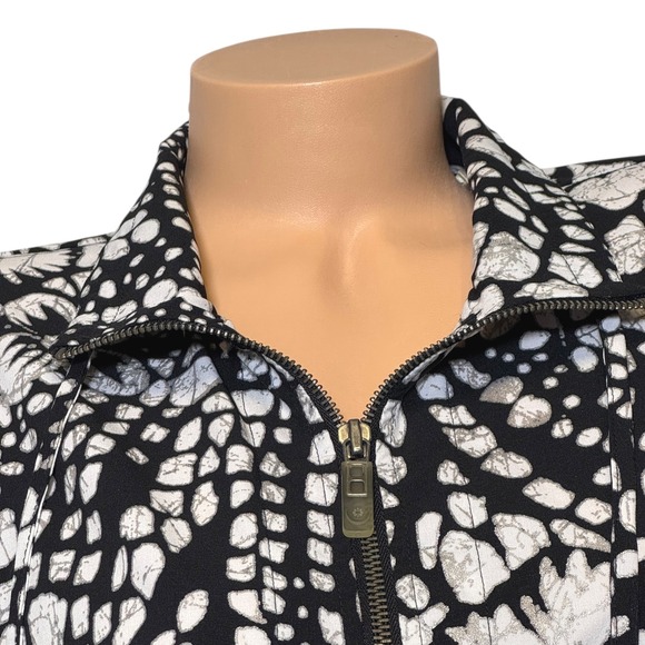 Zenergy Chico's Womens Size 2 L Black White Abstract Floral Print Zip Up Jacket - Picture 3 of 11